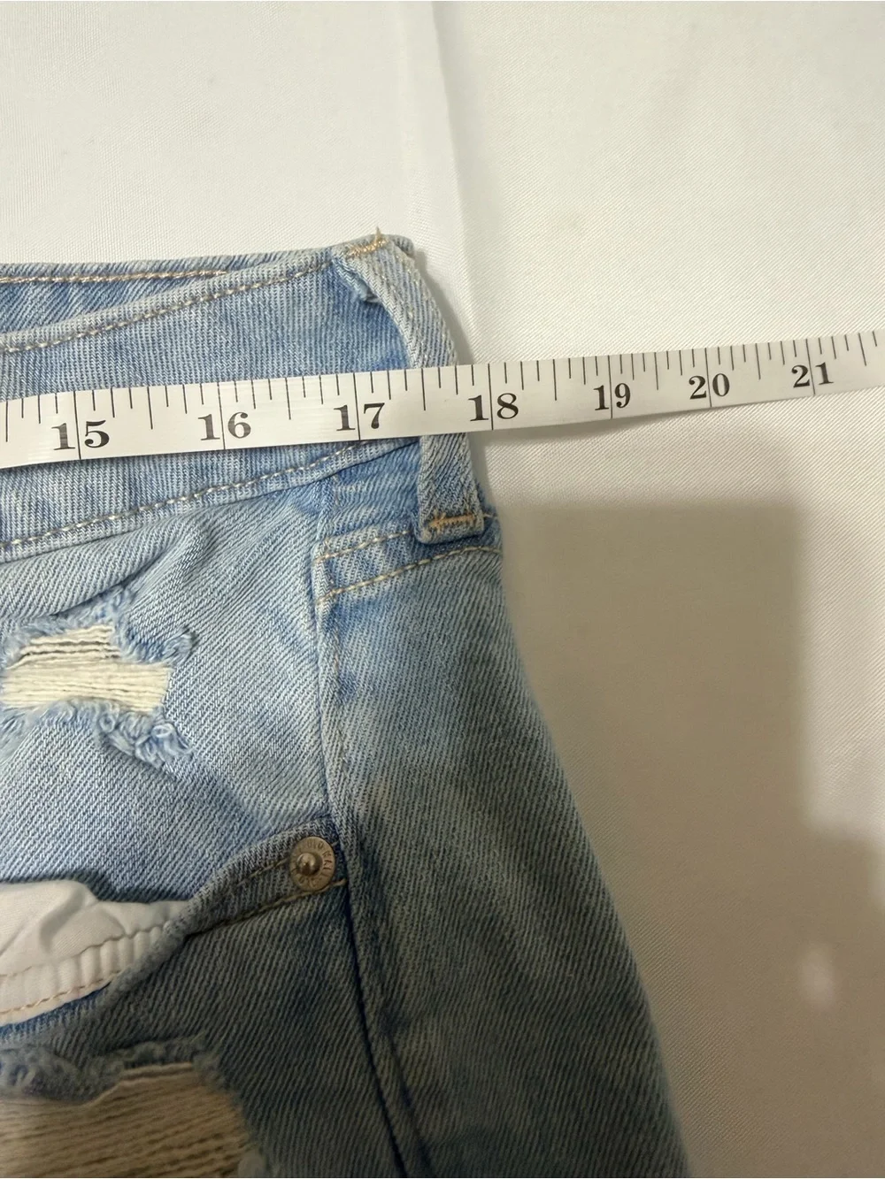 Women’s Old Navy Denim Shorts in Light Blue High-Rise